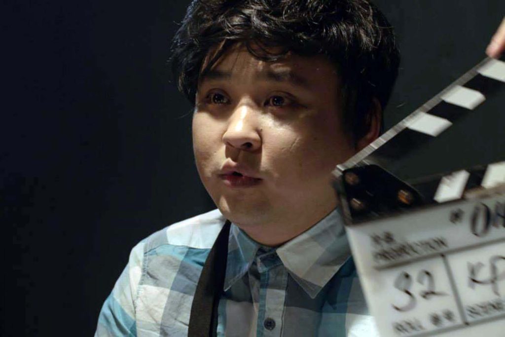 Жүжигчин Э.Алдарын тоглосон “Хүүгүй ломбард” кино нэр таах уралдаан зарлалаа